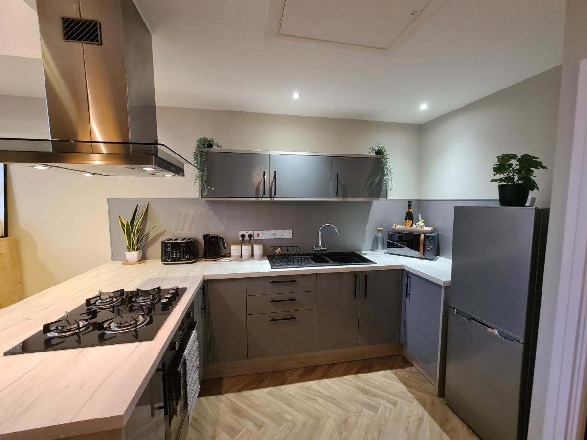 Modern 1 Bed Apartment Next To Beach And Golf Course ลาแนคลี ภายนอก รูปภาพ