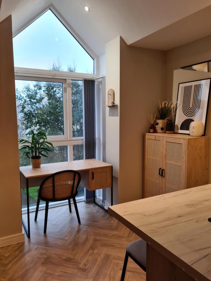 Modern 1 Bed Apartment Next To Beach And Golf Course ลาแนคลี ภายนอก รูปภาพ