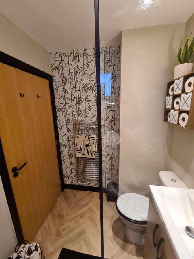 Modern 1 Bed Apartment Next To Beach And Golf Course ลาแนคลี ภายนอก รูปภาพ
