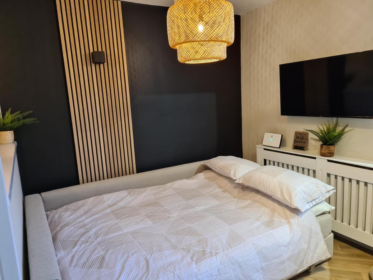 Modern 1 Bed Apartment Next To Beach And Golf Course ลาแนคลี ภายนอก รูปภาพ